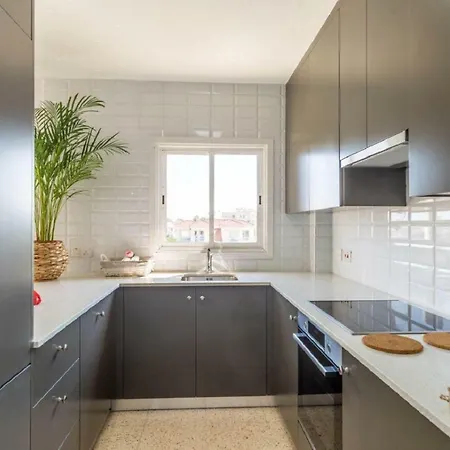 Lovely Holiday By The Sea Apartment
