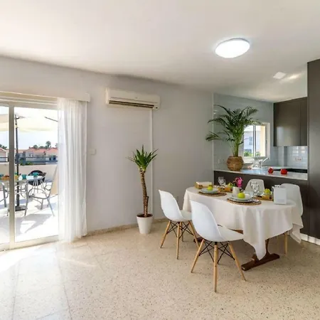 Apartment Lovely Holiday By The Sea *